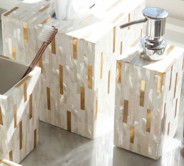 Sustainable Design: Chic Bathroom Accessories in Natural Materials